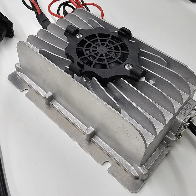 600W हाय-पॉवर गोल्फ कार्ट अनन्य वेगवान चार्जर